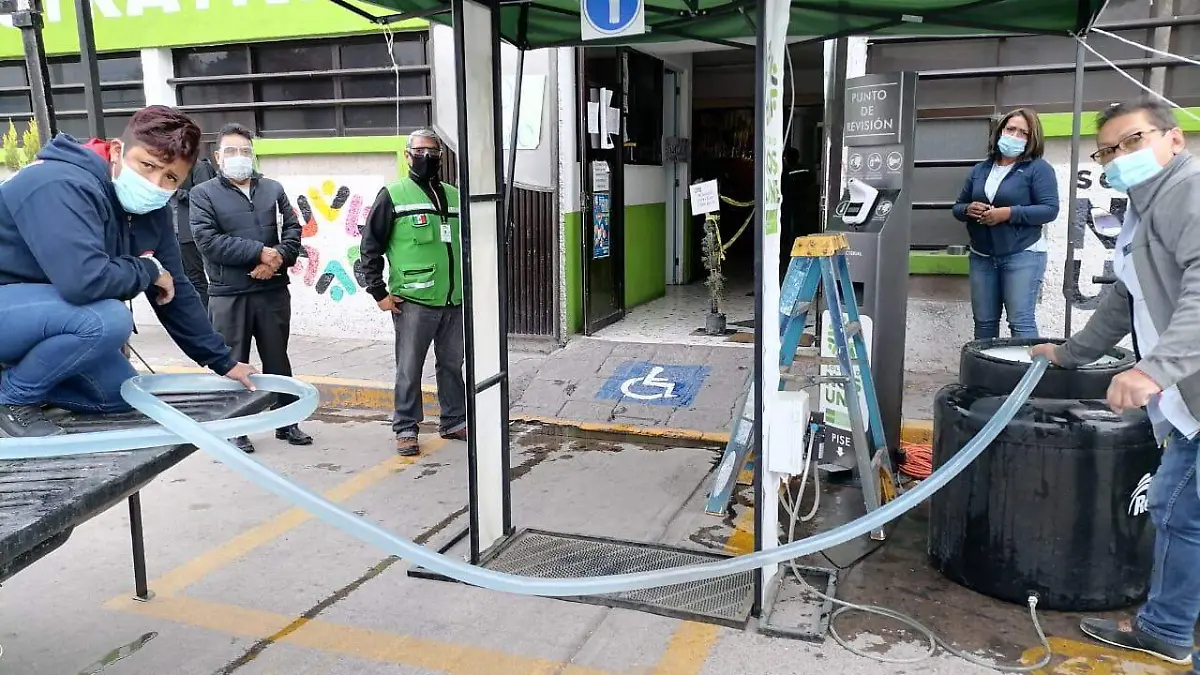 Desinfectan a ciudadanos y trabajadores 1